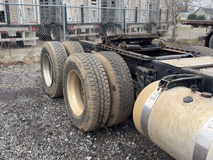 2005-peterbilt-378-image-28