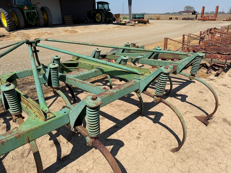 john-deere-16-image-21