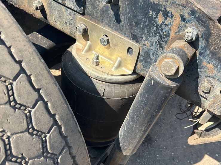 2000-mack-ch613-image-21