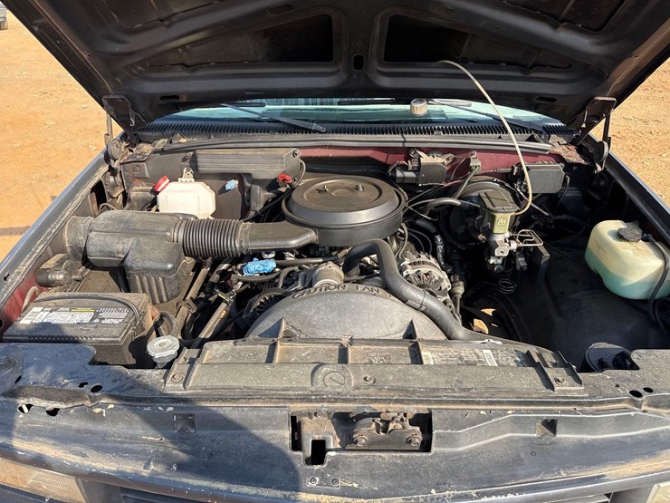 1994-cheverolt-1500-single-cab-pickup-truck-w/truck-topper-image-8