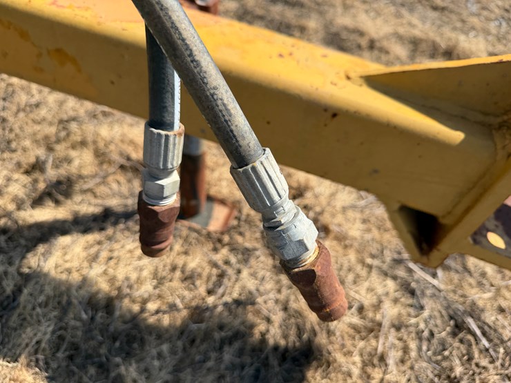 #40307-•-kbh-12-row-24"-500gal-knife-applicator-image-30