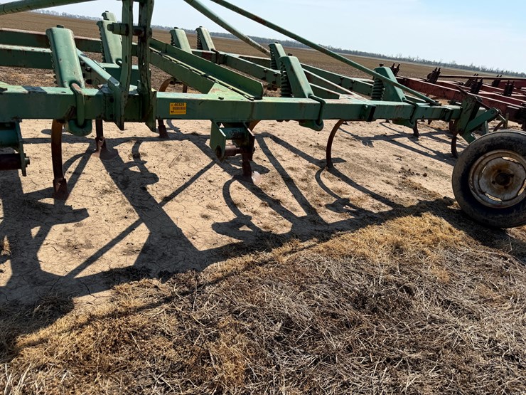 john-deere-16-image-32