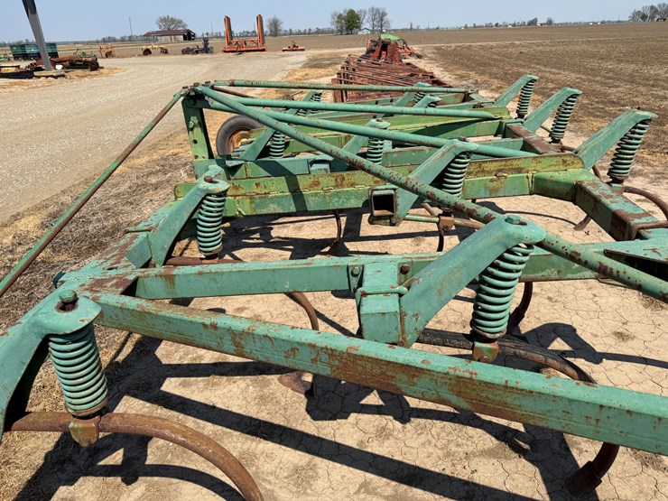 john-deere-16-image-26