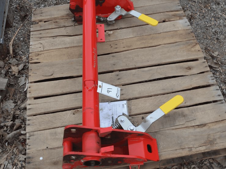 massey-ferguson-loader-quick-hitch-image-2