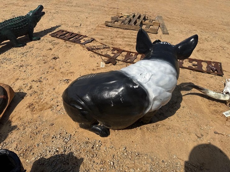 5272---absolute---metal-hog-statue-image-4