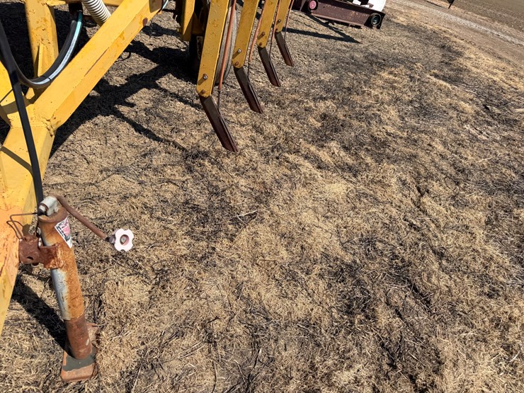 #40307-•-kbh-12-row-24"-500gal-knife-applicator-image-27