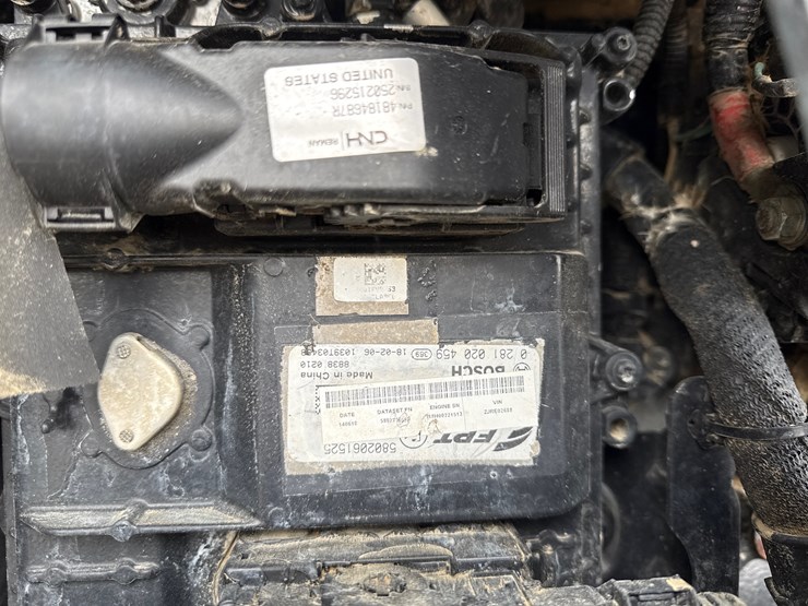 2015-new-holland-t8.410-image-25