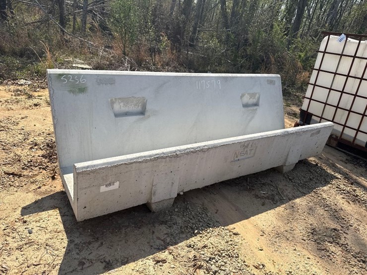 5256---8'-concrete-bunk-feeder-image-1