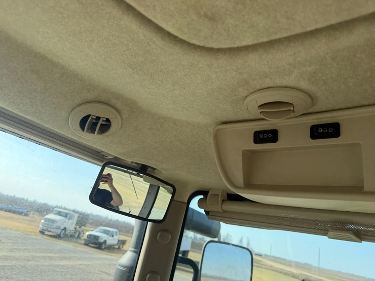 2017-john-deere-8320r-image-65