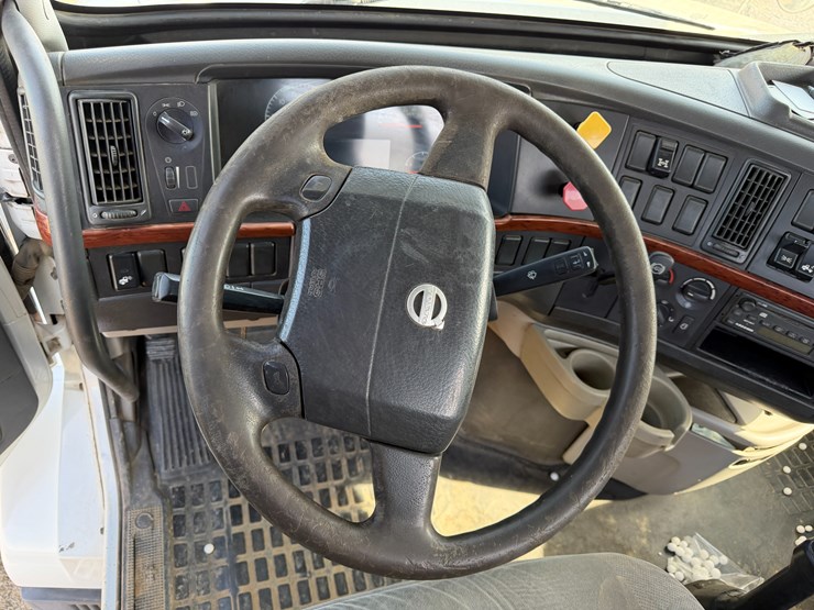 #40279-•-2007-volvo-vnl-t/a-daycab-truck-tractor-vin:-4v4nc9gg97n446542-image-60