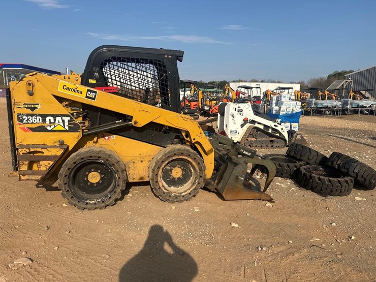 caterpillar-236d-image-2