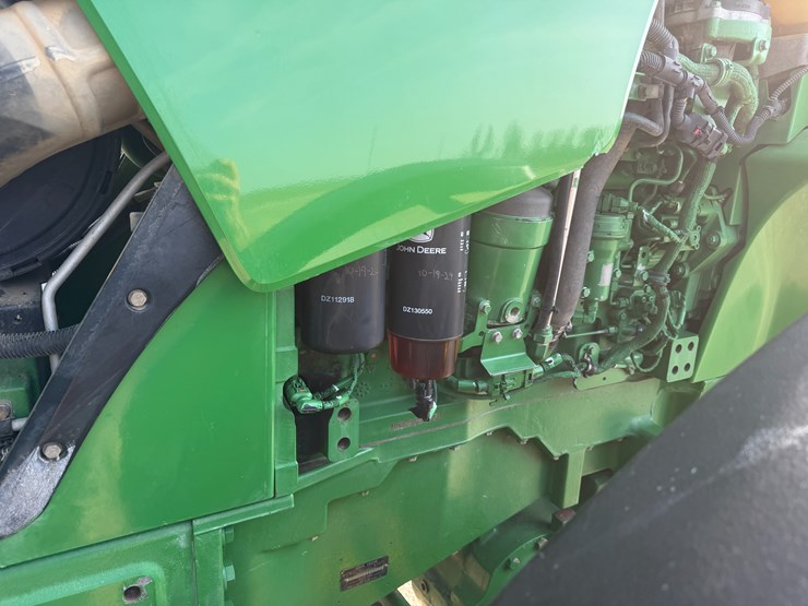 2011-john-deere-8285r-image-55