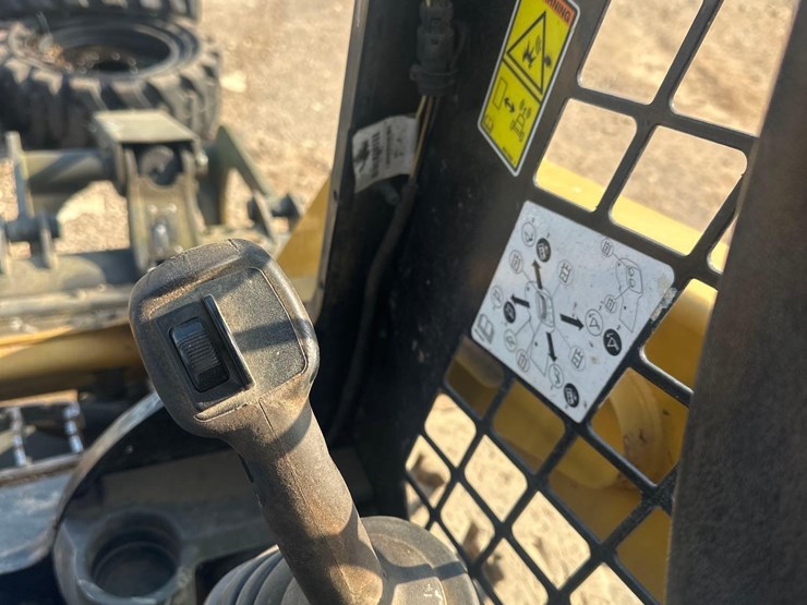 caterpillar-236d-image-19