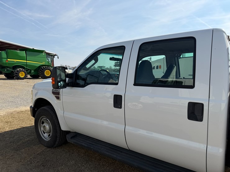 2010-ford-f350-image-22