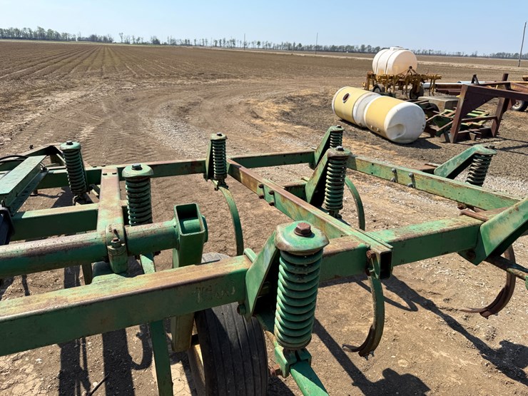 #40325-•-20'-chisel-plow-image-19