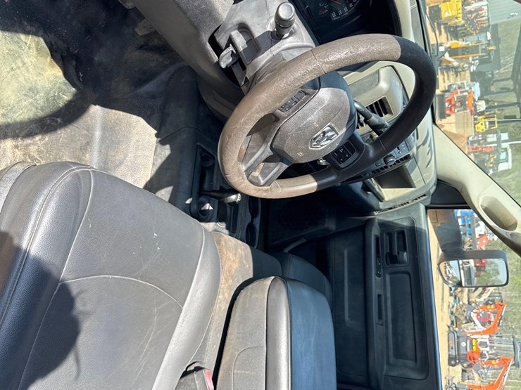 2012-dodge-ram-3500-image-18