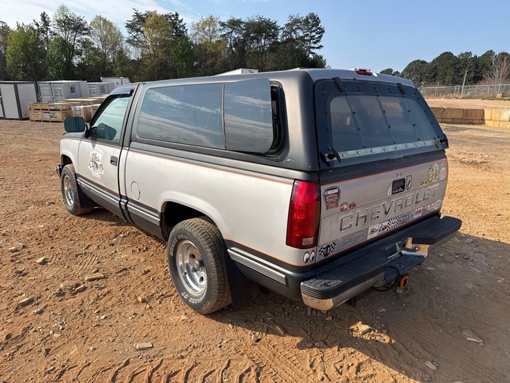 1994-cheverolt-1500-single-cab-pickup-truck-w/truck-topper-image-3