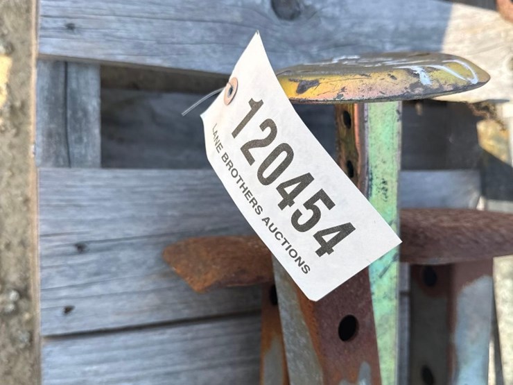 5242---pallet-misc-jacks,-chains-image-4