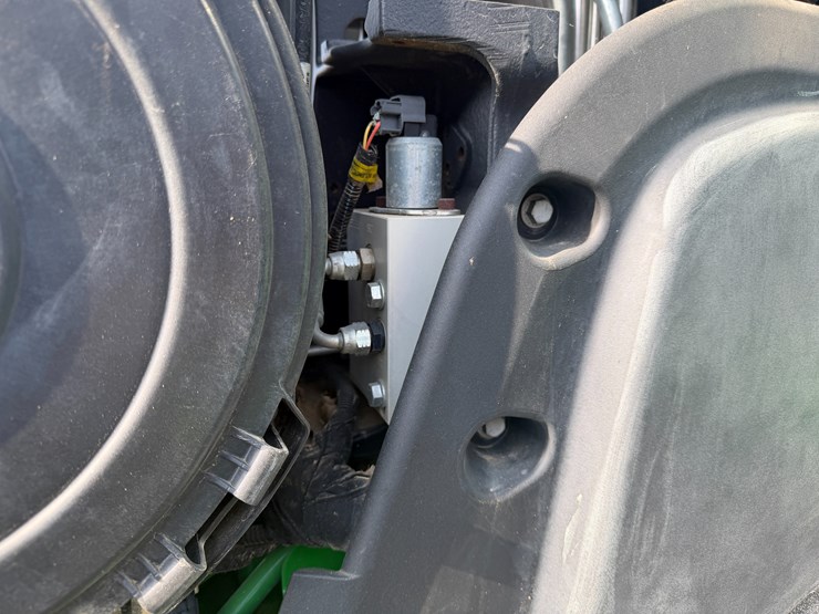 2017-john-deere-8320r-image-43