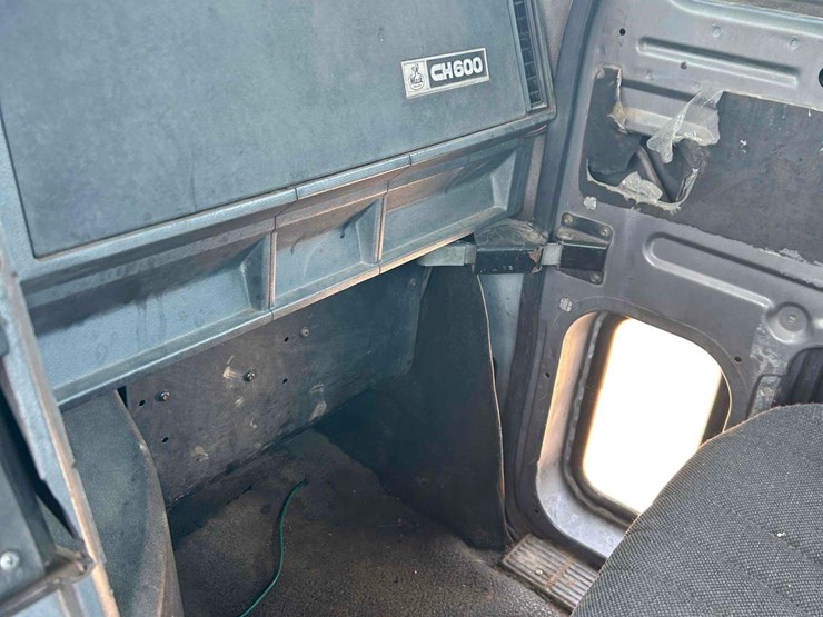 2000-mack-ch613-image-57