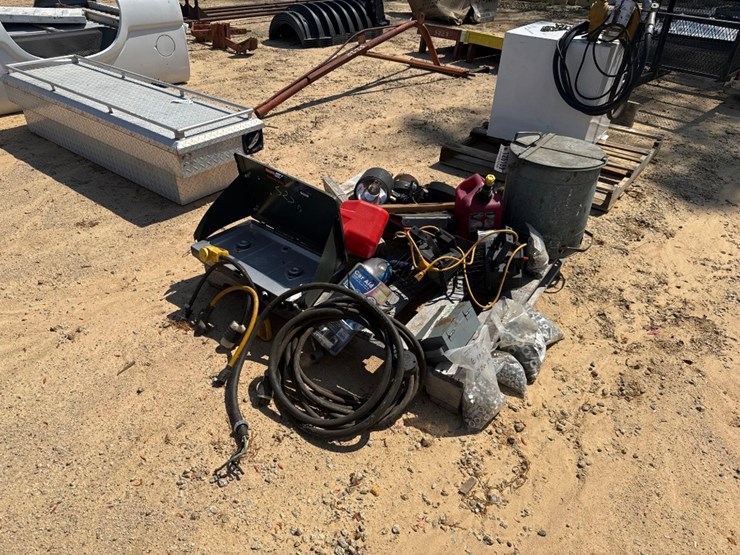 5227---pallet-of-misc-hardware-parts-image-2