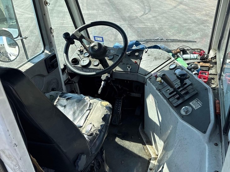 2013-kalmar-ottawa-4x2-image-5