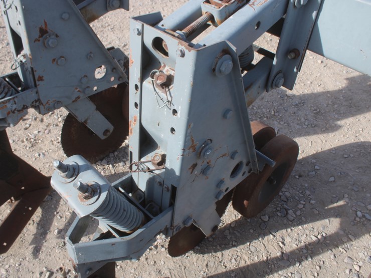 #1070-•-hinniker-12-row-corn-cultivator-image-19