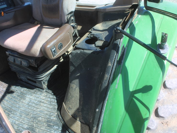 john-deere-8220-image-35