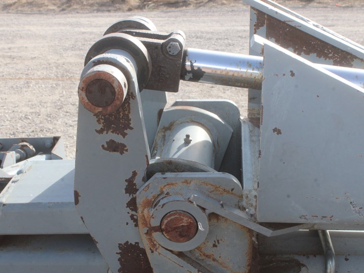 #1070-•-hinniker-12-row-corn-cultivator-image-39