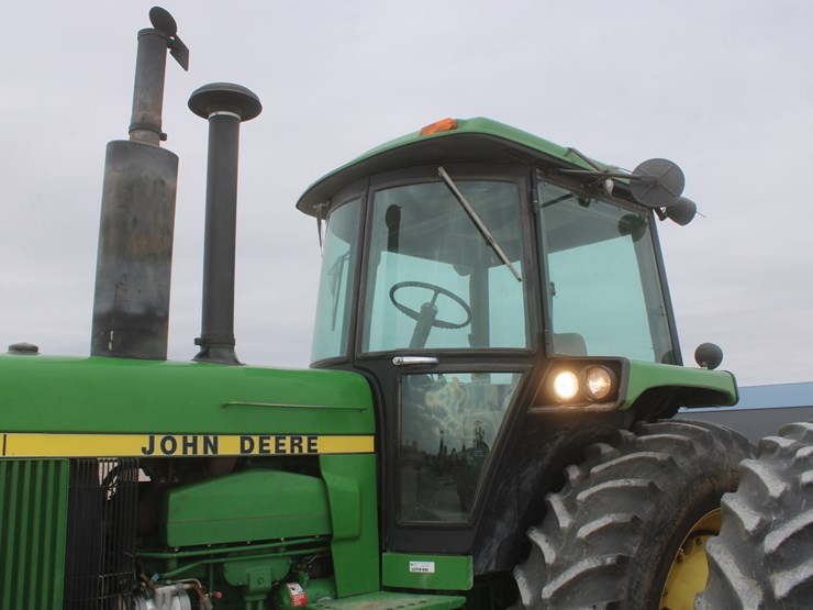 1985-john-deere-4650-image-26