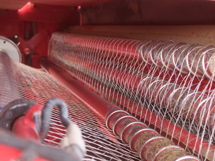 new-holland-br7090-image-32