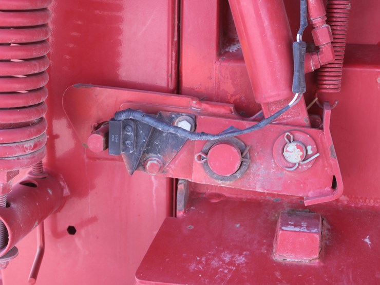 new-holland-br7090-image-55