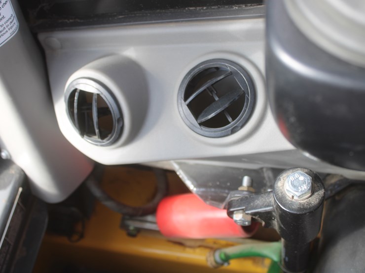 2021-new-holland-c327-image-63