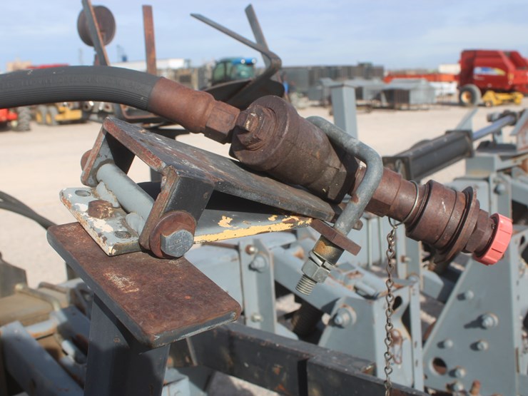 #1070-•-hinniker-12-row-corn-cultivator-image-31