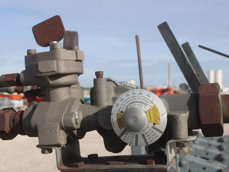 #1070-•-hinniker-12-row-corn-cultivator-image-32