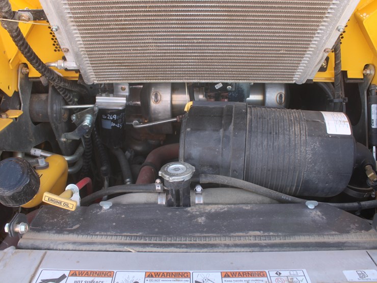 2021-new-holland-c327-image-32