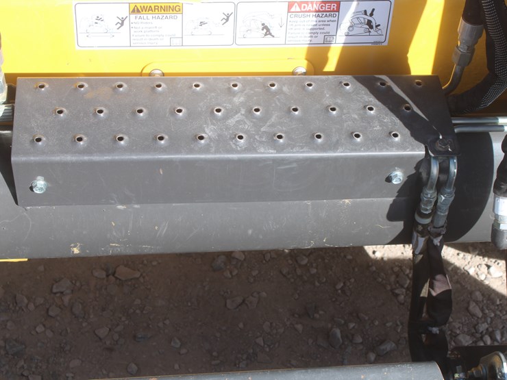 2021-new-holland-c327-image-16