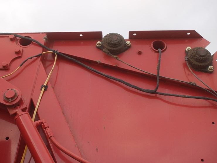 new-holland-br7090-image-36