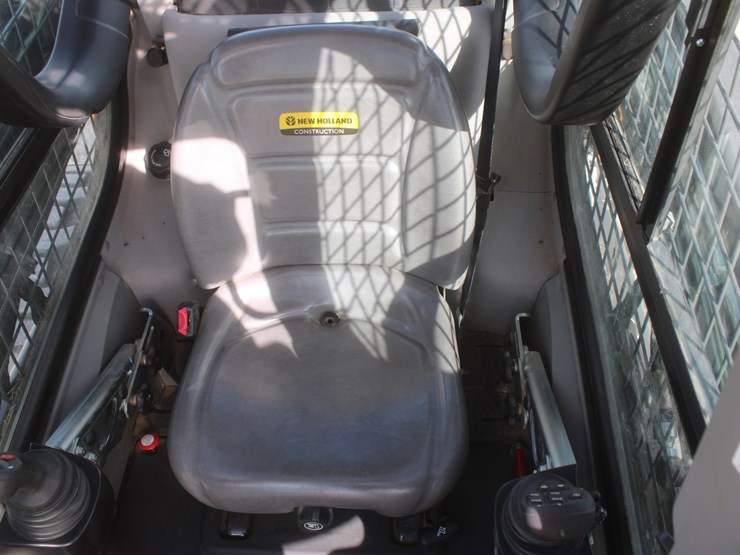 2021-new-holland-c327-image-49