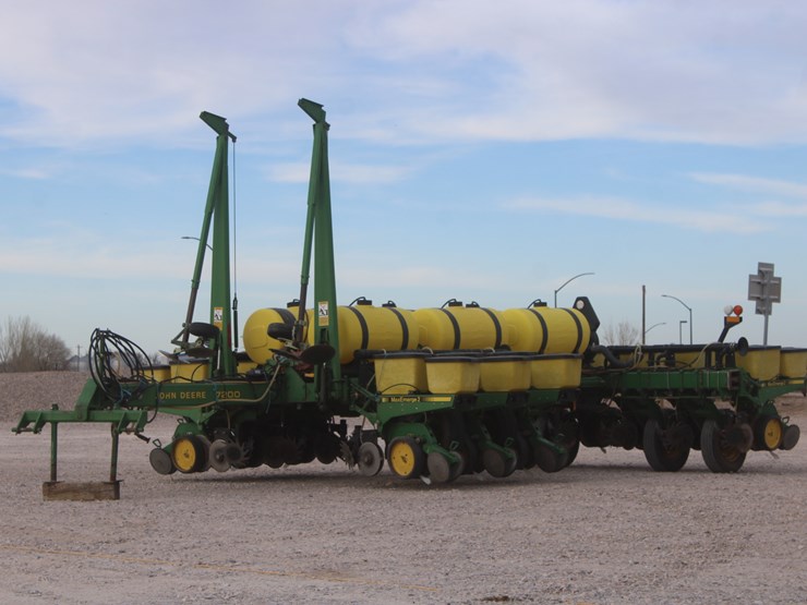 john-deere-7200-image-1