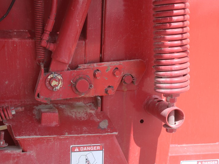 new-holland-br7090-image-36