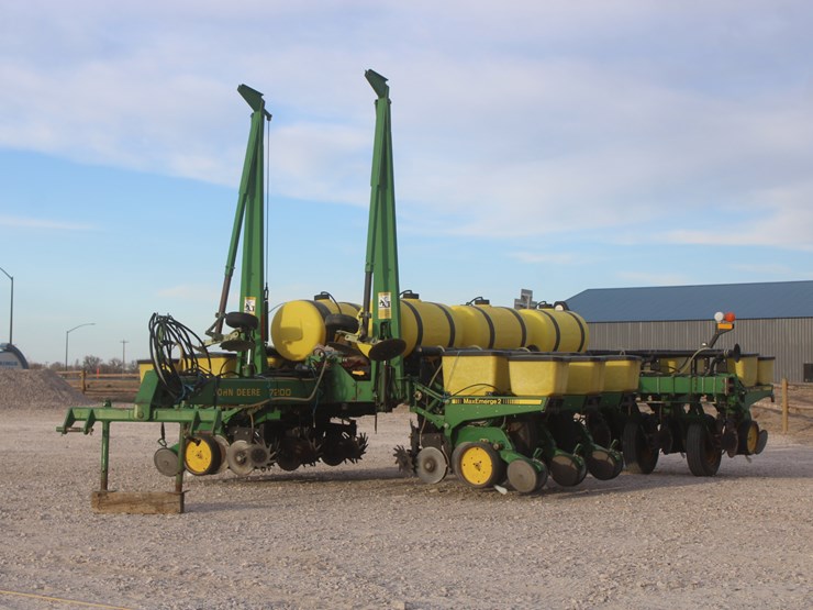 john-deere-7200-image-10