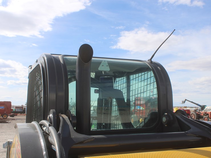 2021-new-holland-c327-image-26