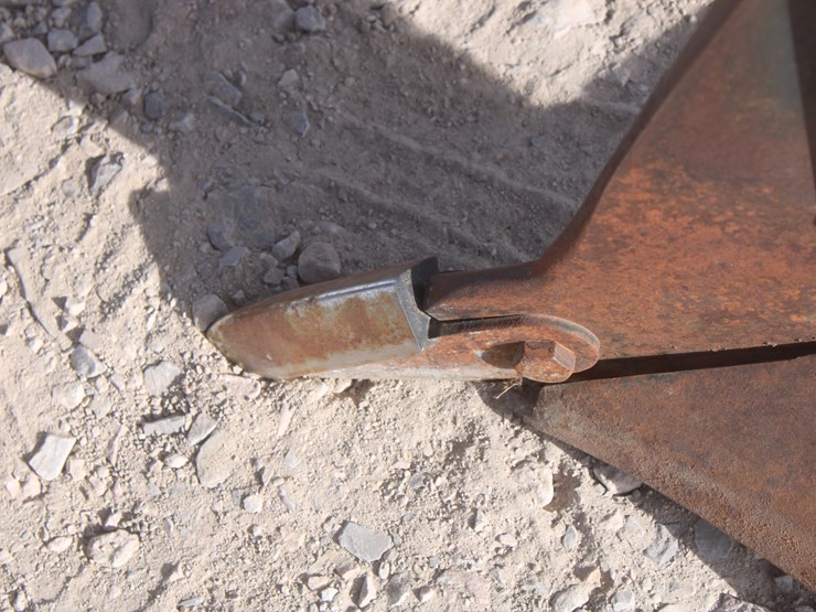 #1070-•-hinniker-12-row-corn-cultivator-image-16