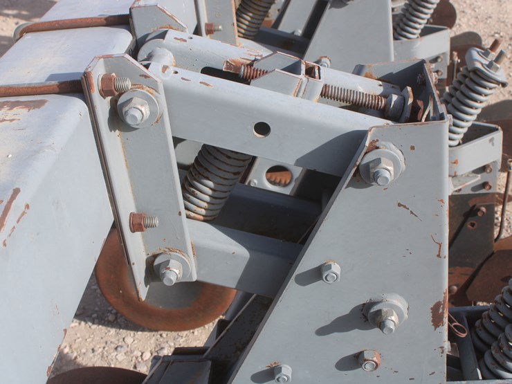 #1070-•-hinniker-12-row-corn-cultivator-image-25