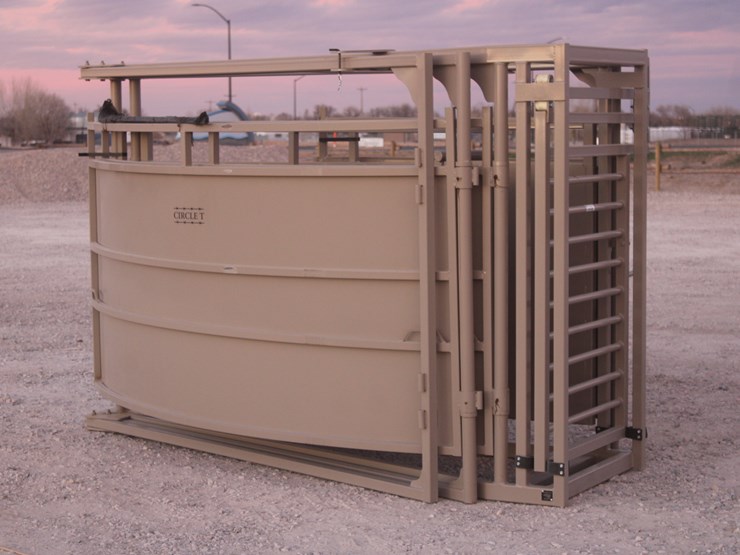 #1087-•-new-circle-t-tub-for-cattle-processing-image-2
