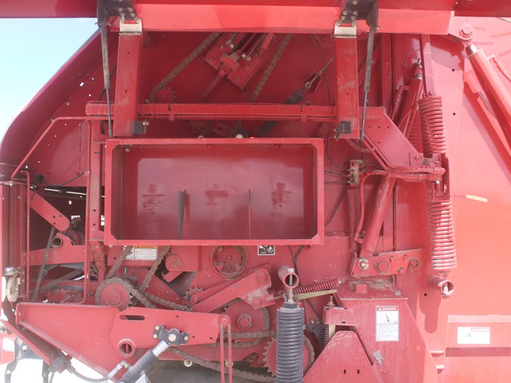 new-holland-br7090-image-31