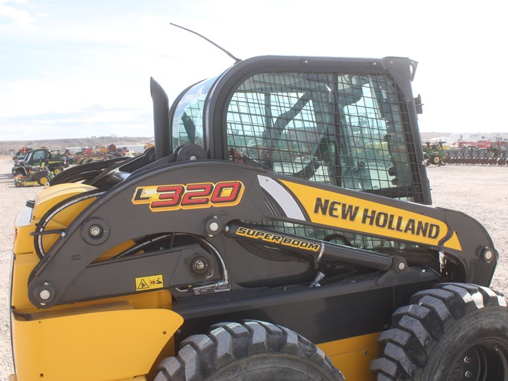 2021-new-holland-c327-image-38