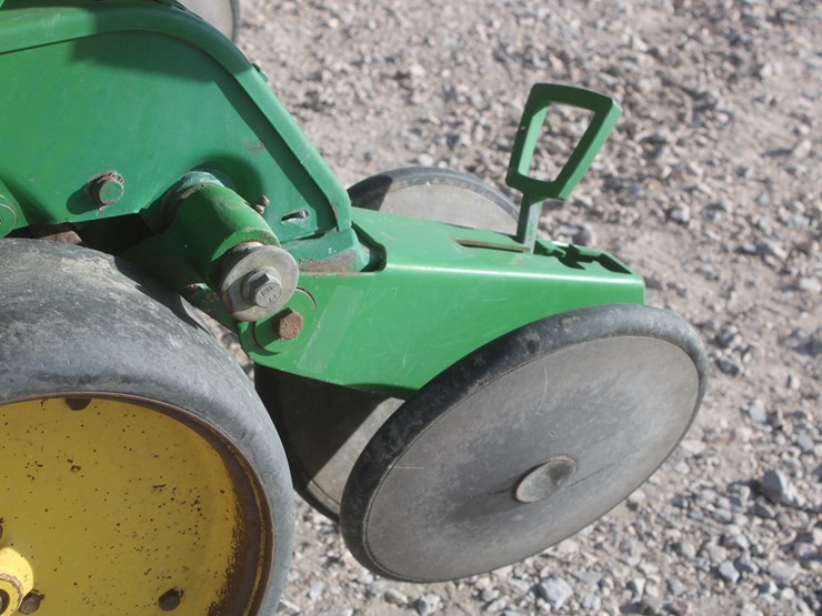 john-deere-7200-image-45