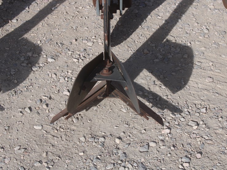 #1070-•-hinniker-12-row-corn-cultivator-image-17